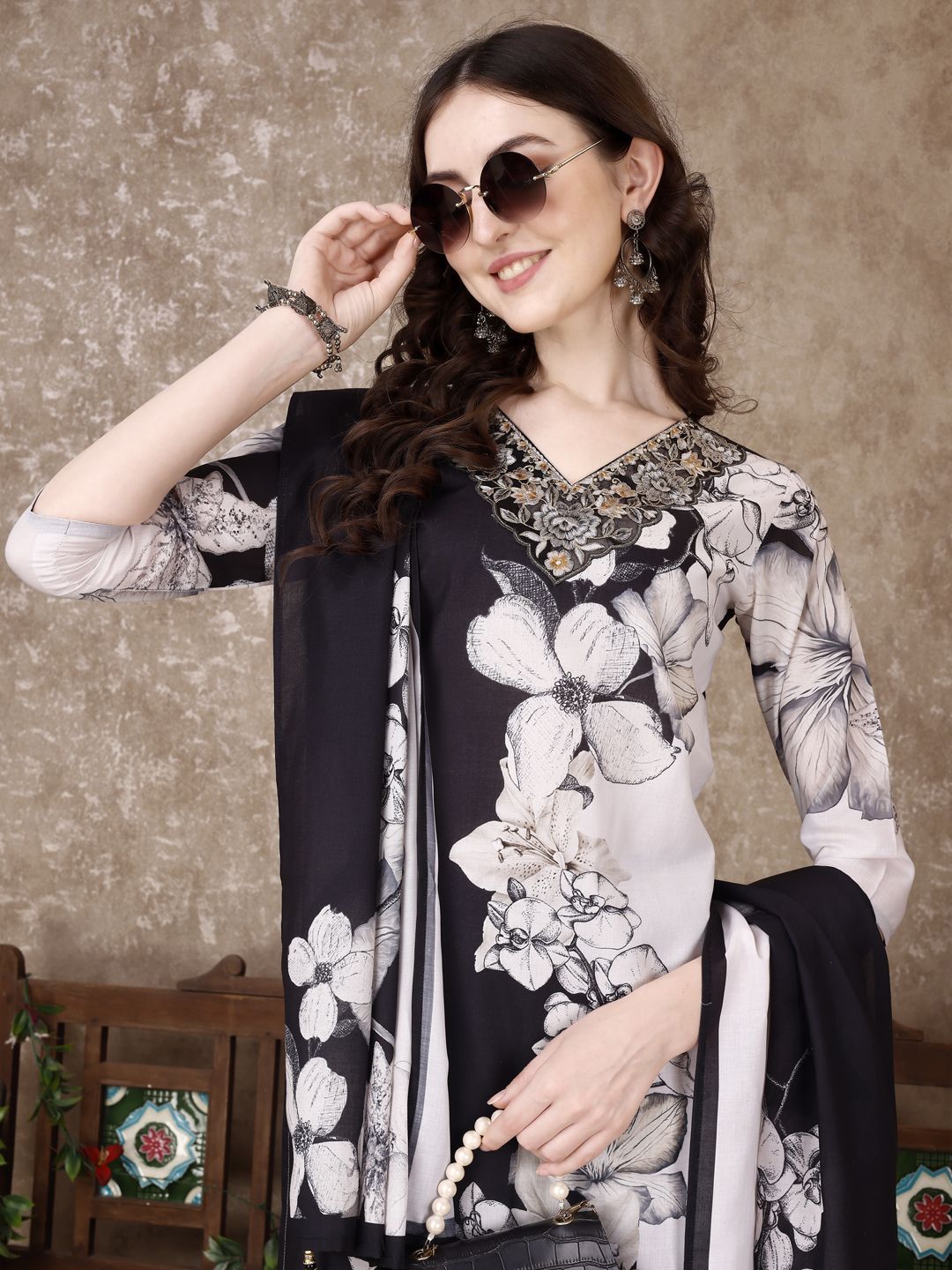 KALINI Women Floral Embroidered Regular Thread Work Kurta Trousers With Dupatta