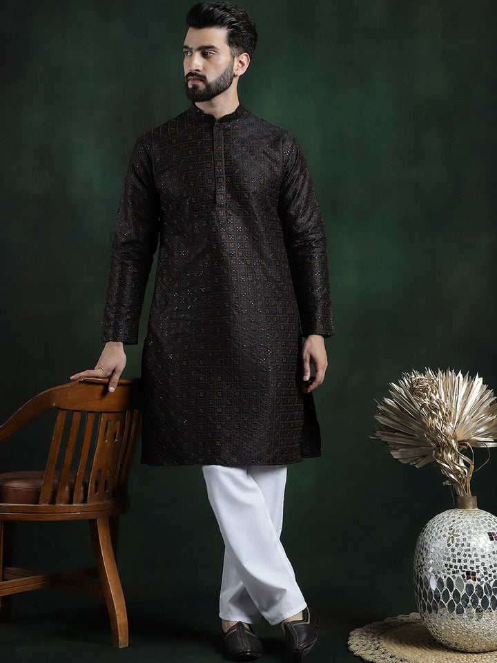 SOJANYA LUXE Kurta Kerja Benang Biasa Sulam Bunga dengan Piyama