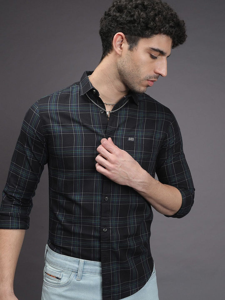 The Indian Garage Co Men Black & Blue Slim Fit Checked Casual Shirt