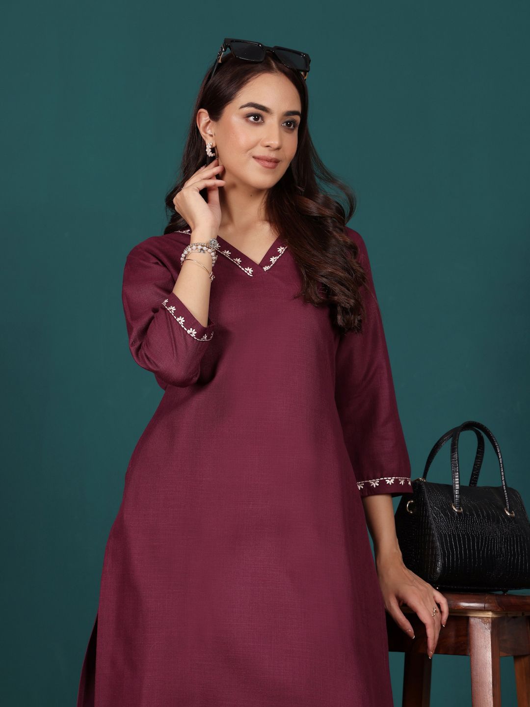 Varanga Women Embroidered Regular Thread Work Kurta with Trousers