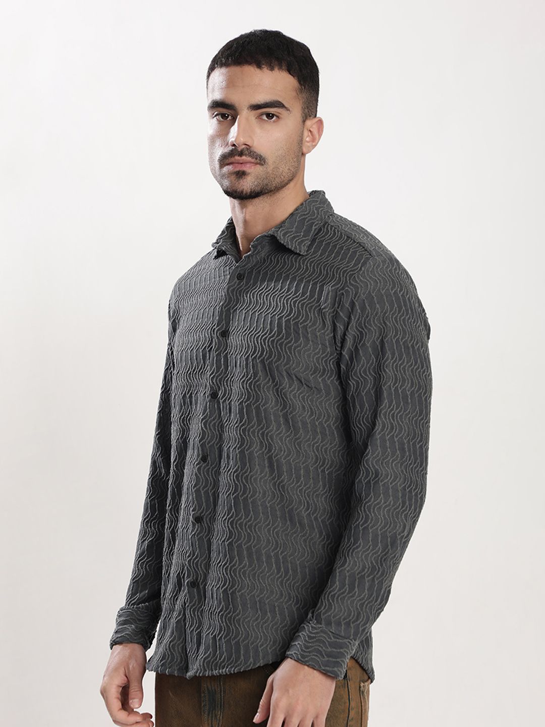 Bene Kleed Men Slim Fit Textured Spread Collar Casual Shirt