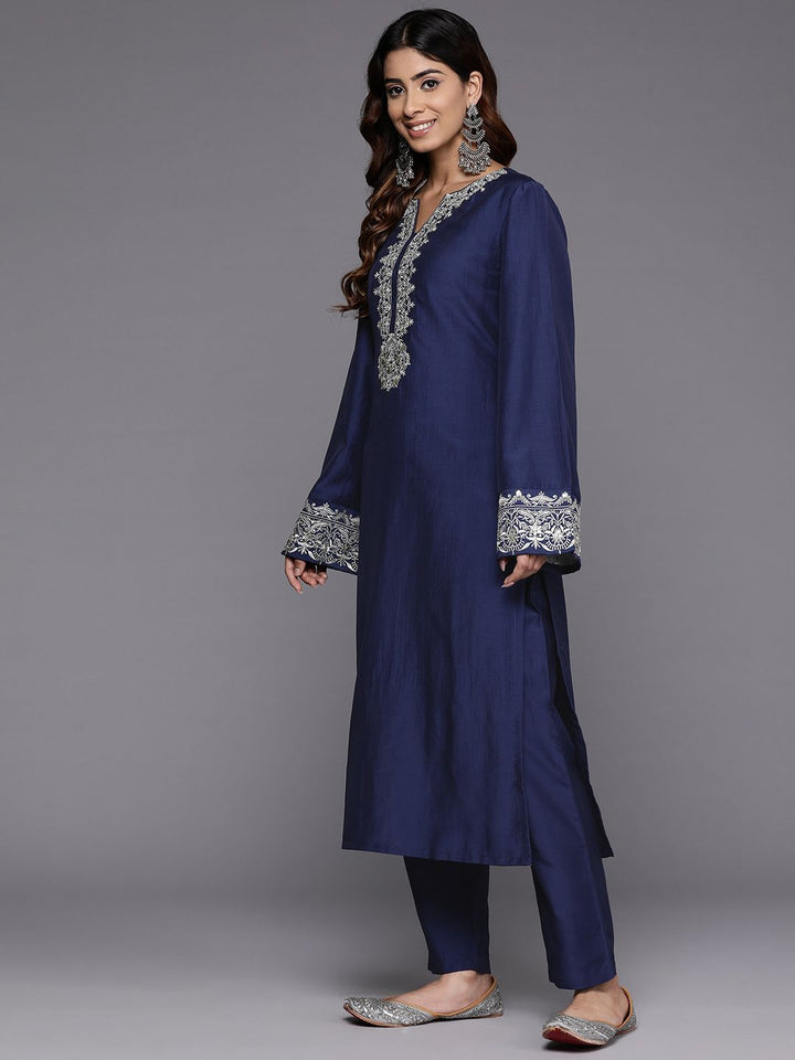 Varanga Women Floral Embroidered Regular Sequinned Kurta with Trousers & With Dupatta