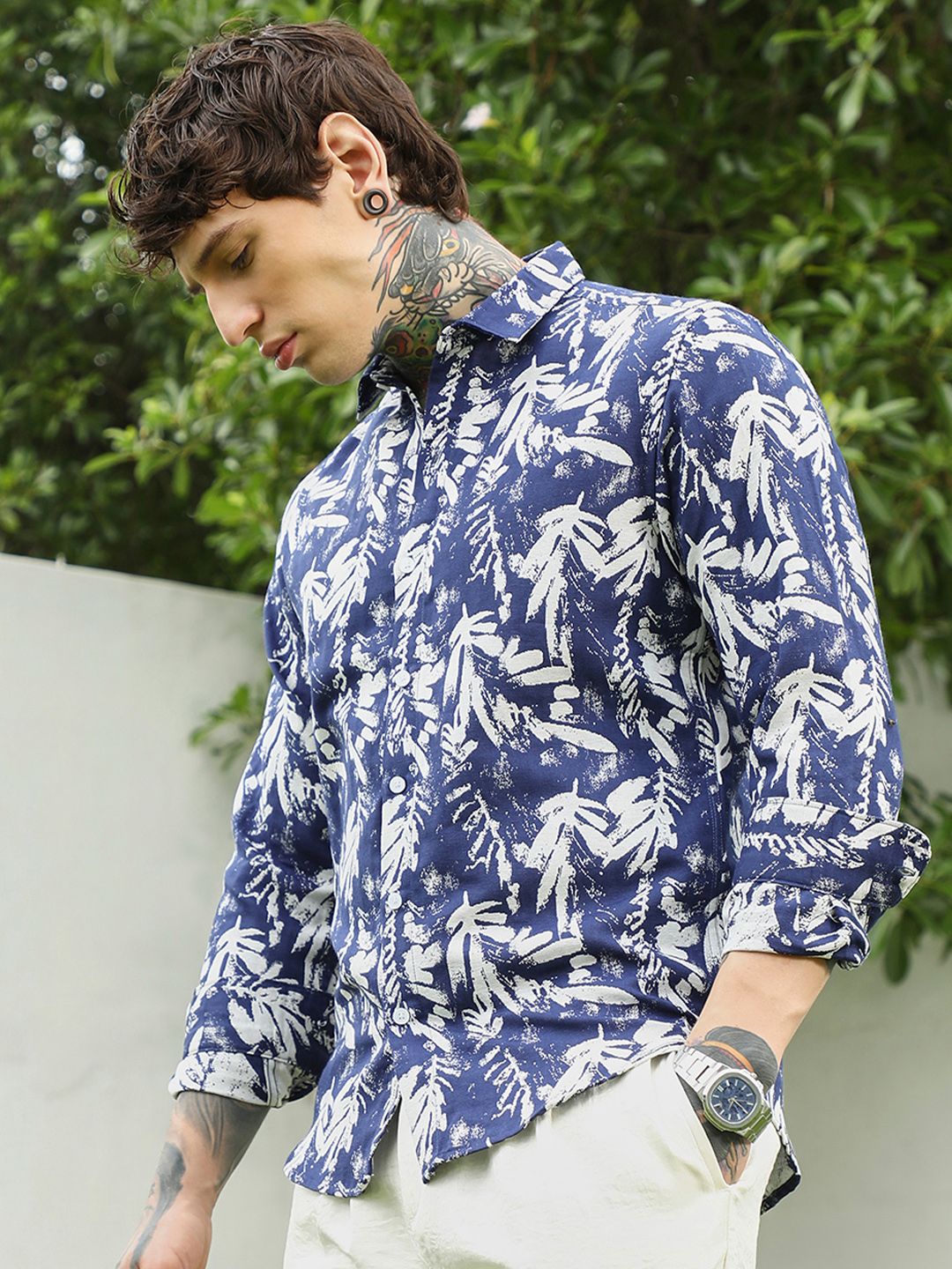 Campus Sutra Men Comfort Fit Floral Printed Spread Collar Cotton Casual Shirt