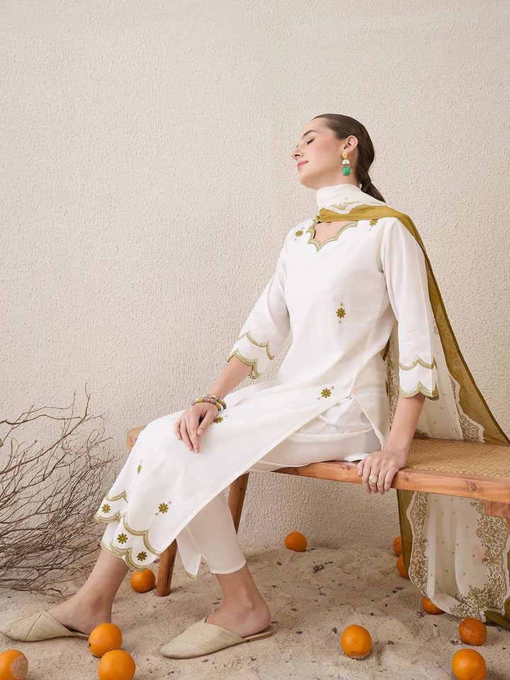 Indo era bunga bersulam bersulam kapas tulen Kurta lurus dengan seluar & dupatta