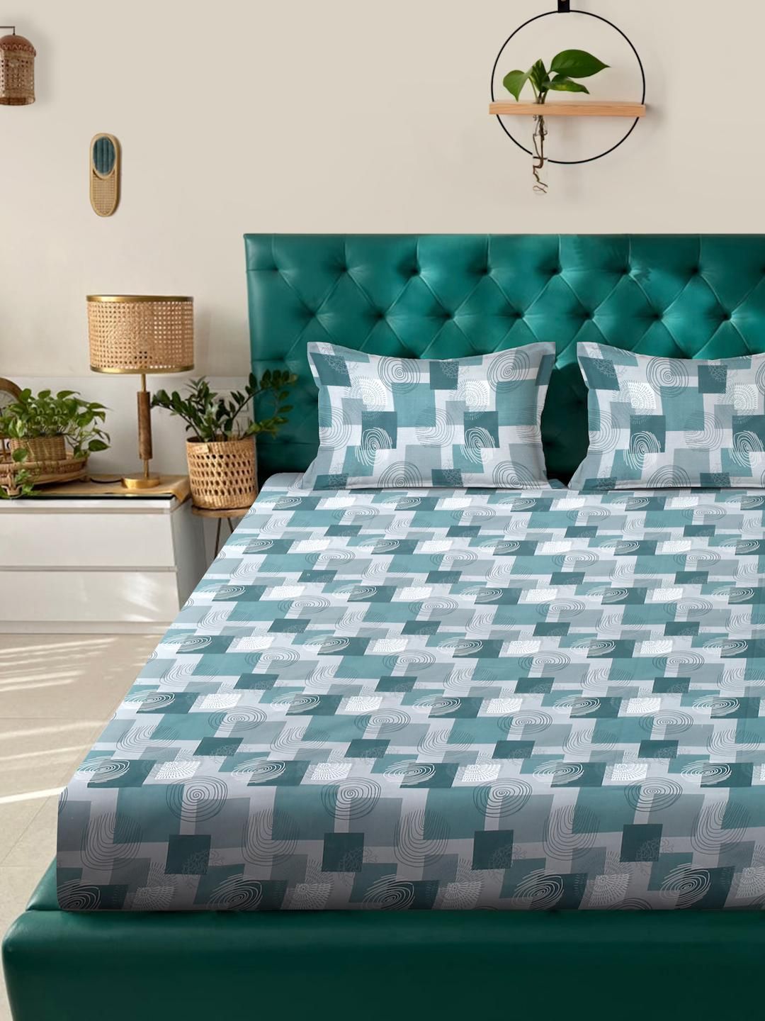 KLOTTHE Green Geometric Pure Cotton 400 TC King Fine Bedsheet with 2 Pillow Covers-98 x 89 inches