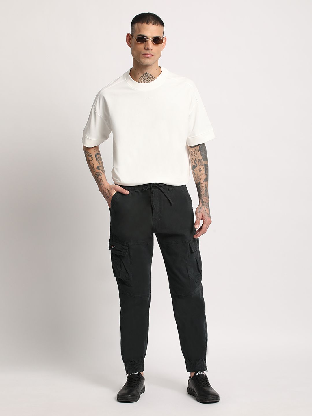 THE BEAR HOUSE Men Mid-Rise Regular Fit Cargos Trousers