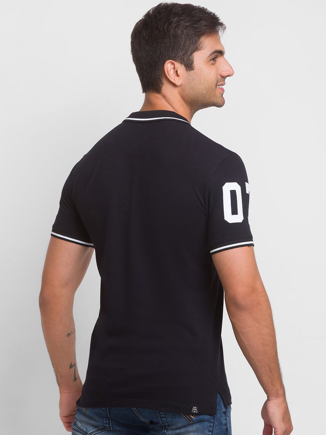 Menjadi Lelaki Manusia T-Shirt Kolar Polo Hitam & Putih