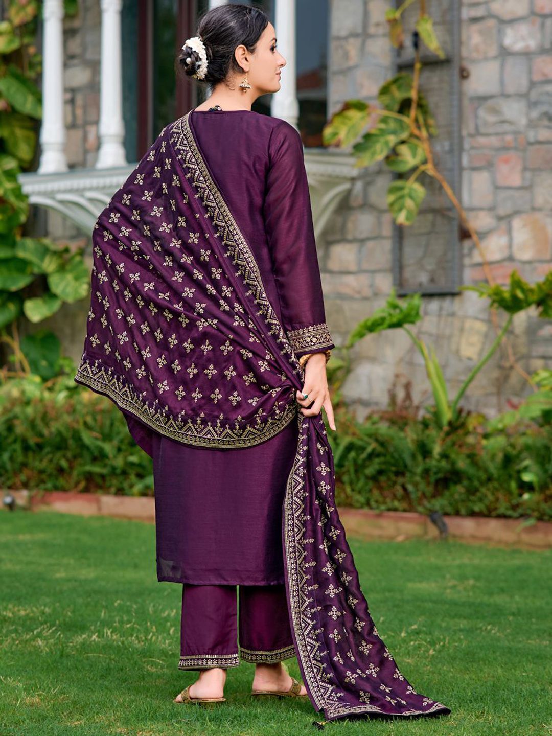Kalini Floral bersulam kurta lurus dengan seluar & dupatta