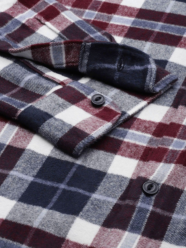 THE BEAR HOUSE Men White & Navy Blue Slim Fit Checked Flannel Cotton Shirt