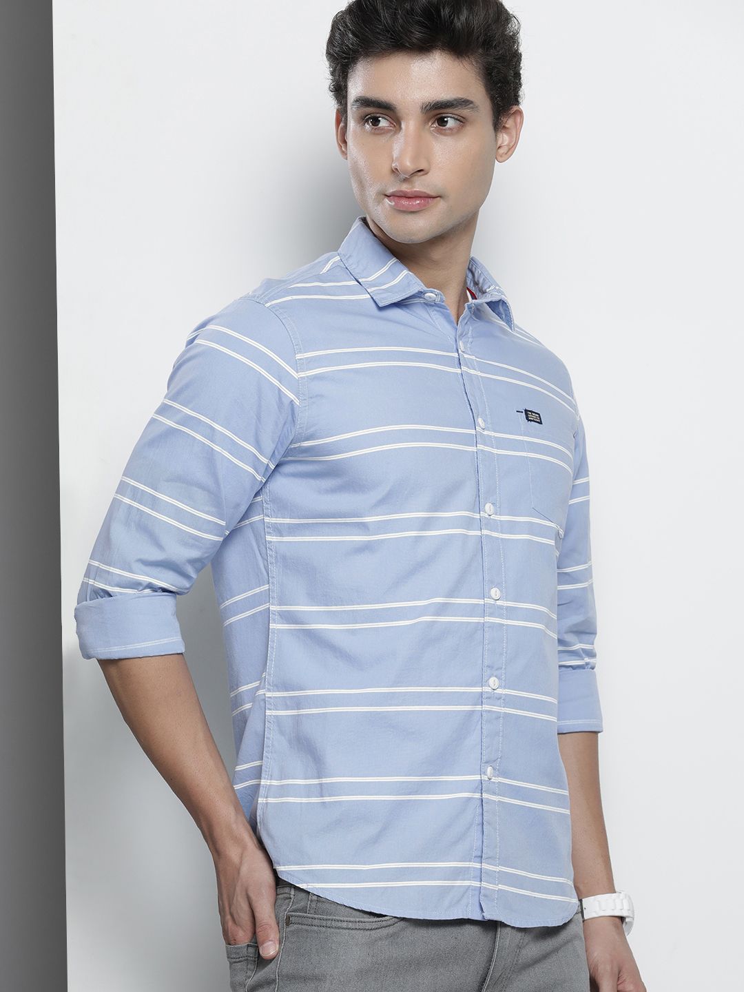 The Indian Garage Co Men Blue & White Horizontal Stripes Striped Cotton Casual Shirt