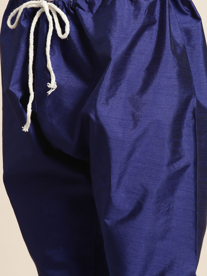 SOJANYA Men Blue Kurta with Churidar