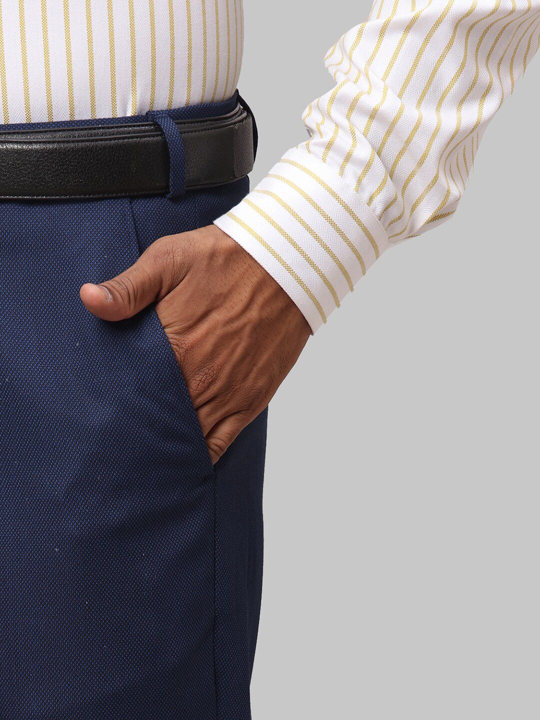 Park Avenue Men Solid Regular Fit Formal Trousers