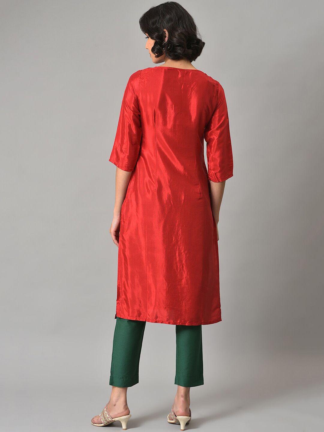 W Red Keyhole Neck Floral Yoke Design Thread Work Kurta