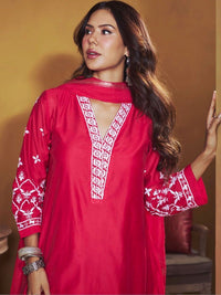 House of Chikankari Women Regular Chikankari Chanderi Silk Kurta with Trousers