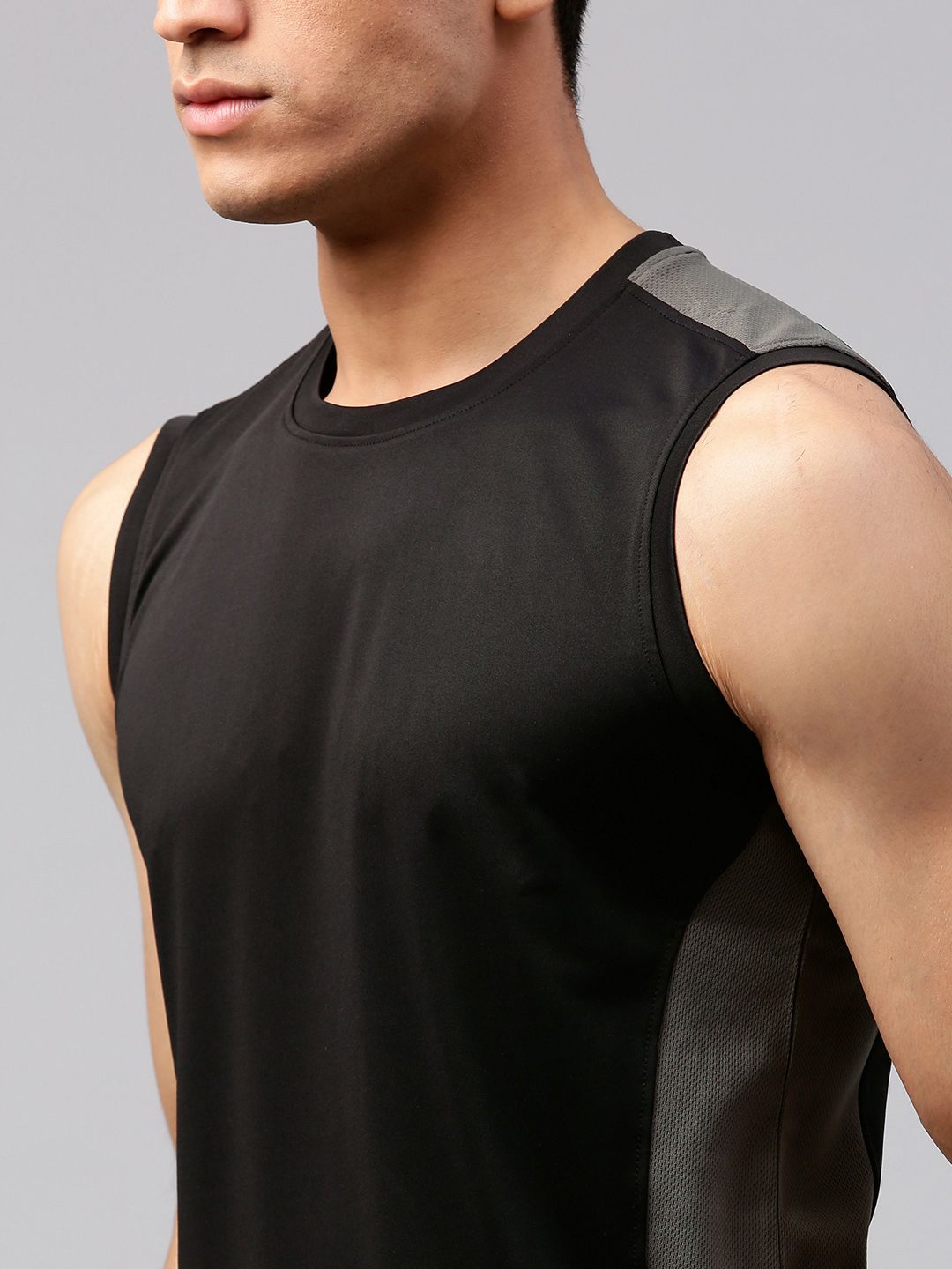 HRX by Hrithik Roshan Men Black Advanced Rapid Dry Round Neck T-shirt