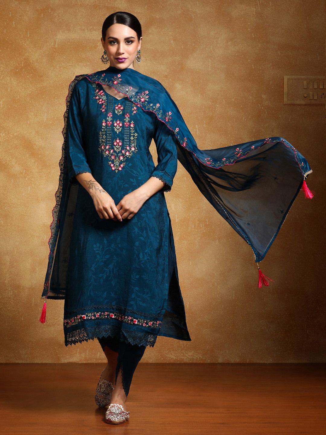 Varanga Wanita Bunga Bulat Kurta Biasa Dengan Seluar & Dengan Dupatta