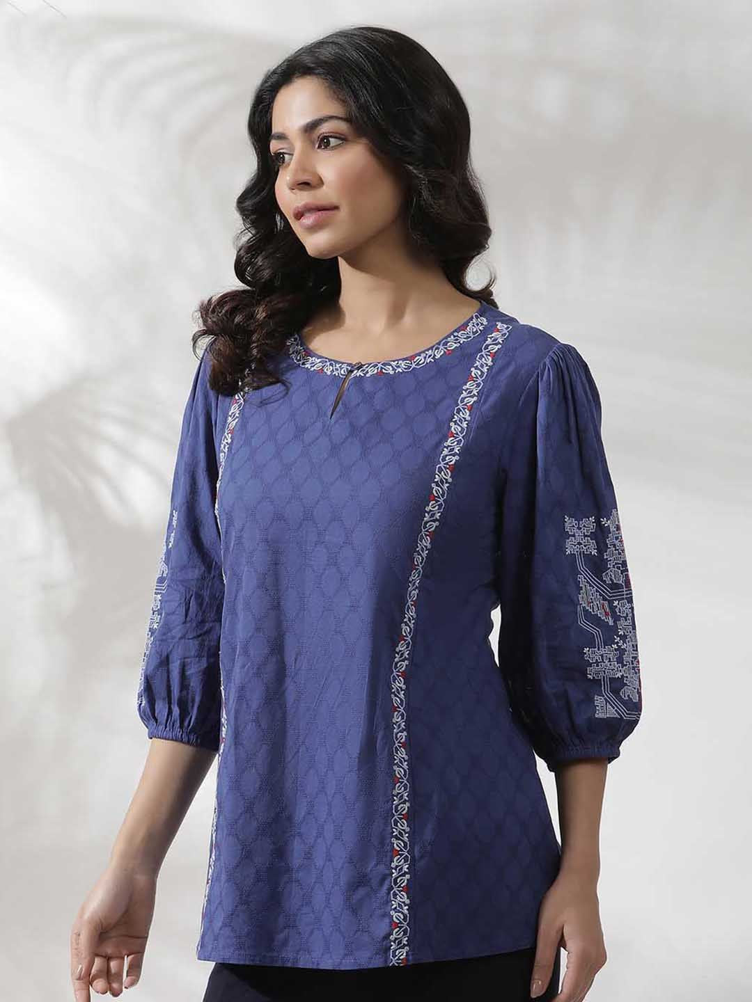 W Blue & White Geometric Printed Keyhole Neck Cotton A Line Top