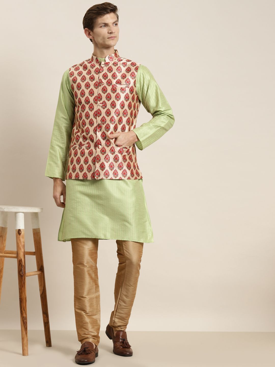 SOJANYA Men Green & Red Kurta with Churidar & Nehru Jacket