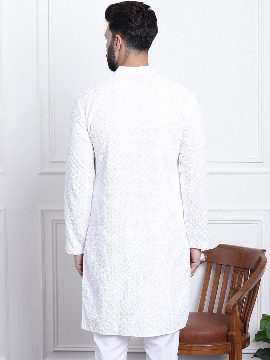 SOJANYA Geometric Embroidered Pure Cotton Straight Kurta