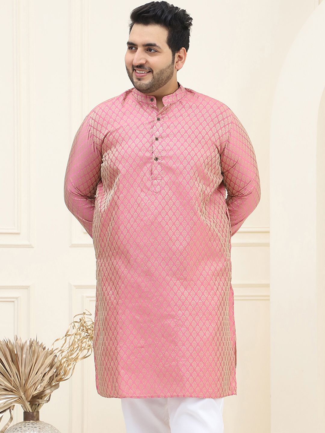 SOJANYA PLUS Men Pink & Golden Jacquard Silk Woven Design Kurta Lurus