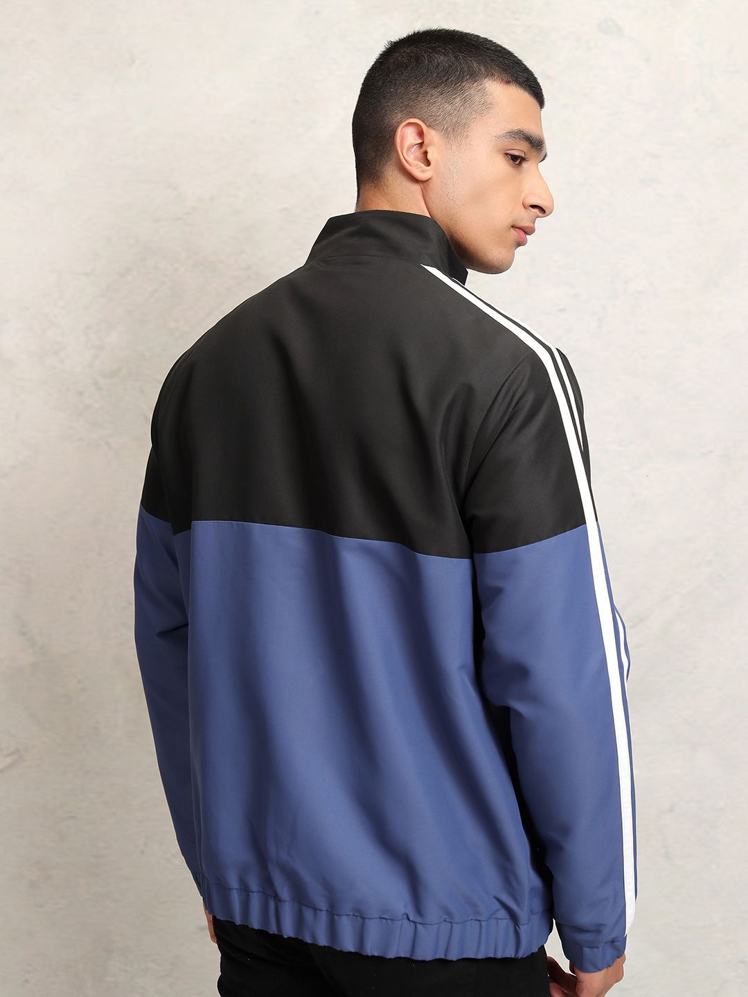 HIGHLANDER Men Colourblocked Crop Bomber with Embroidered Jacket