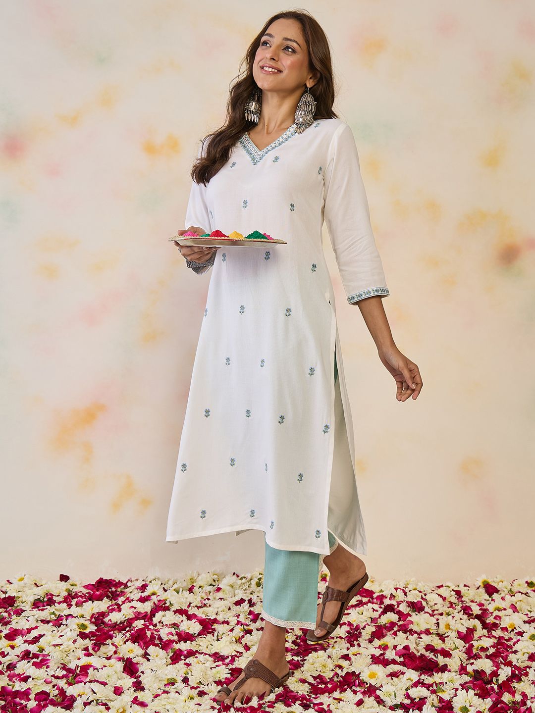 Indo Era Women Floral Embroidered Thread Work Floral Kurta