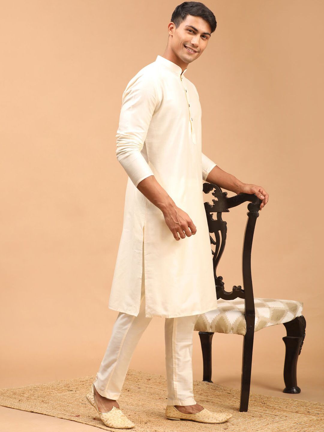 VASTRAMAY Men Cream-Coloured Kurta with Pyjama