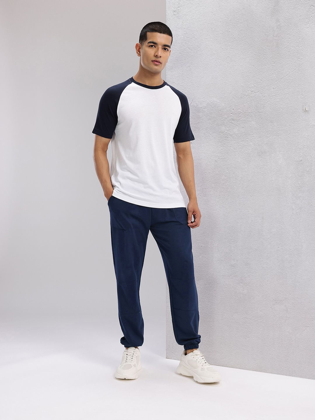 HRX by Hrithik Roshan Men Panelled Mid-Rise Regular Fit Lifestyle Joggers