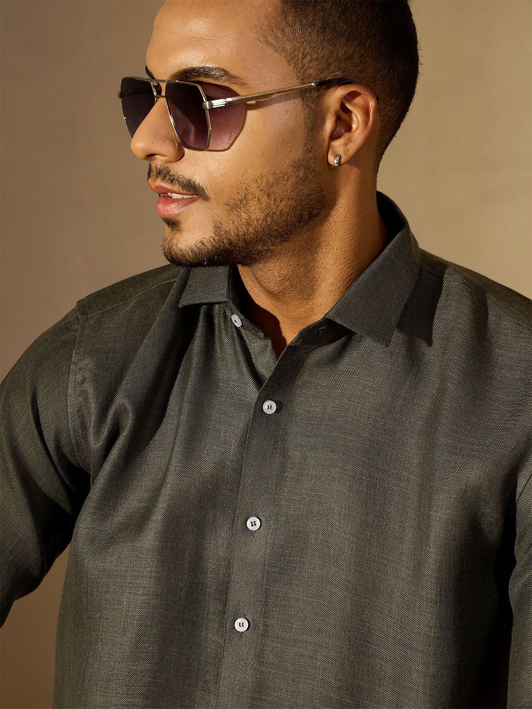 DENNISON Men Solid Spread Collar Oversized Smart Casual Shirt