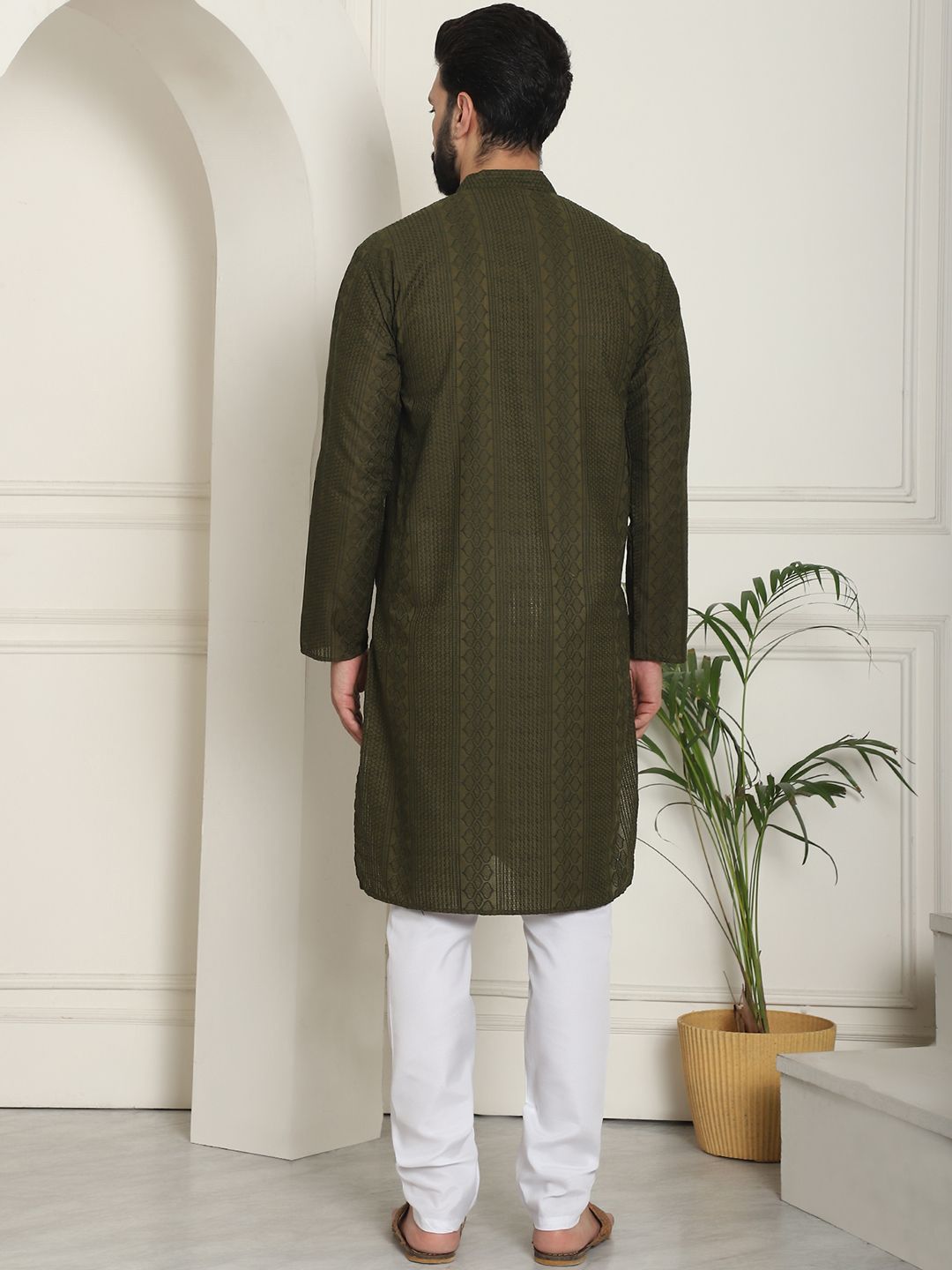 SOJANYA Geometric Embroidered Thread Work Pure Cotton Straight Kurta With Churidar