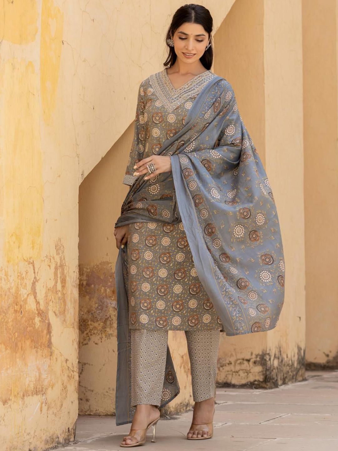 Varanga Women Floral Printed Regular Mirror Work Kurta with Trousers & With Dupatta