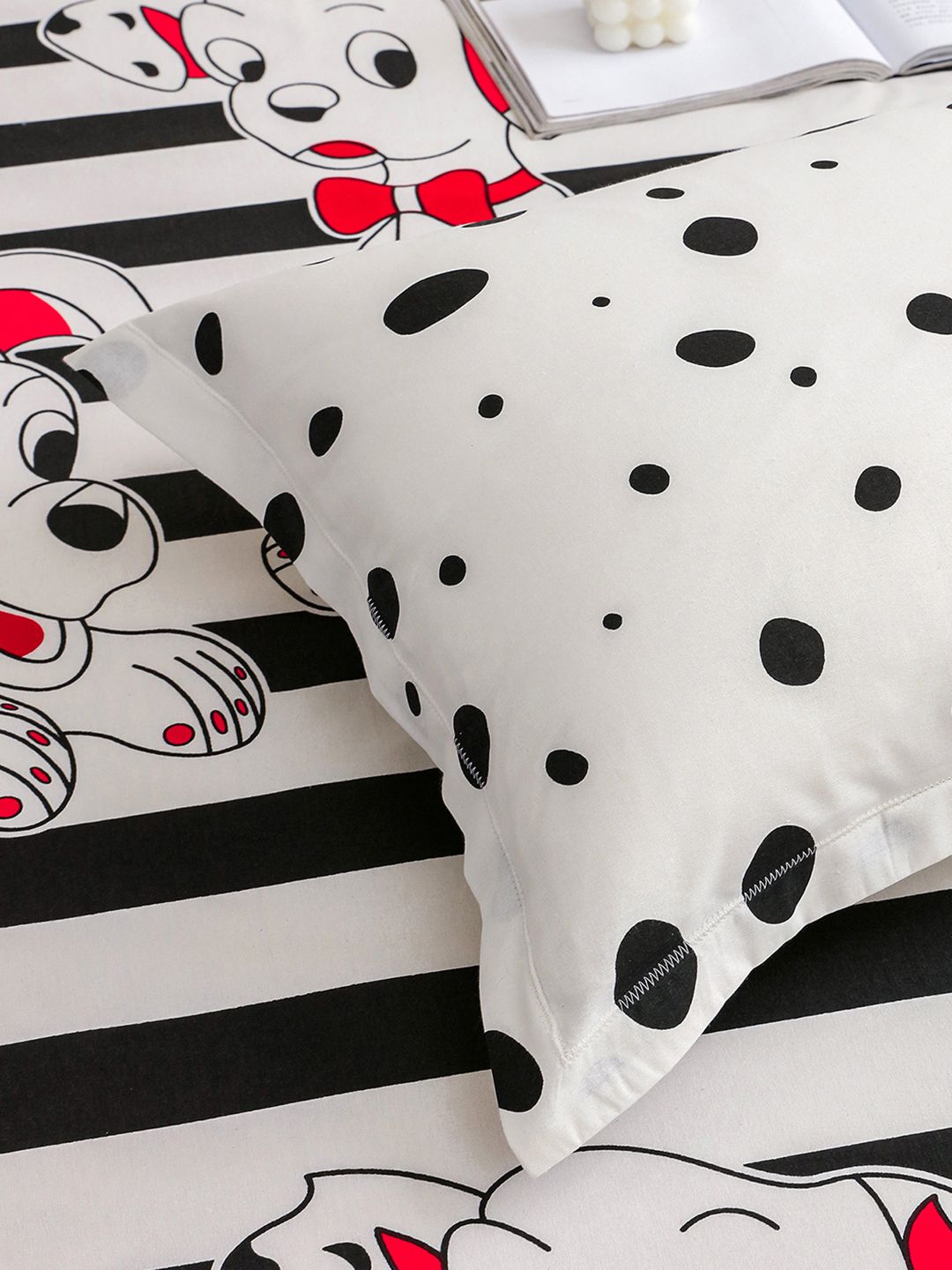 Story@home White Black Cotton 210 TC 1 King Double Bedsheet with 2 Pillow Covers