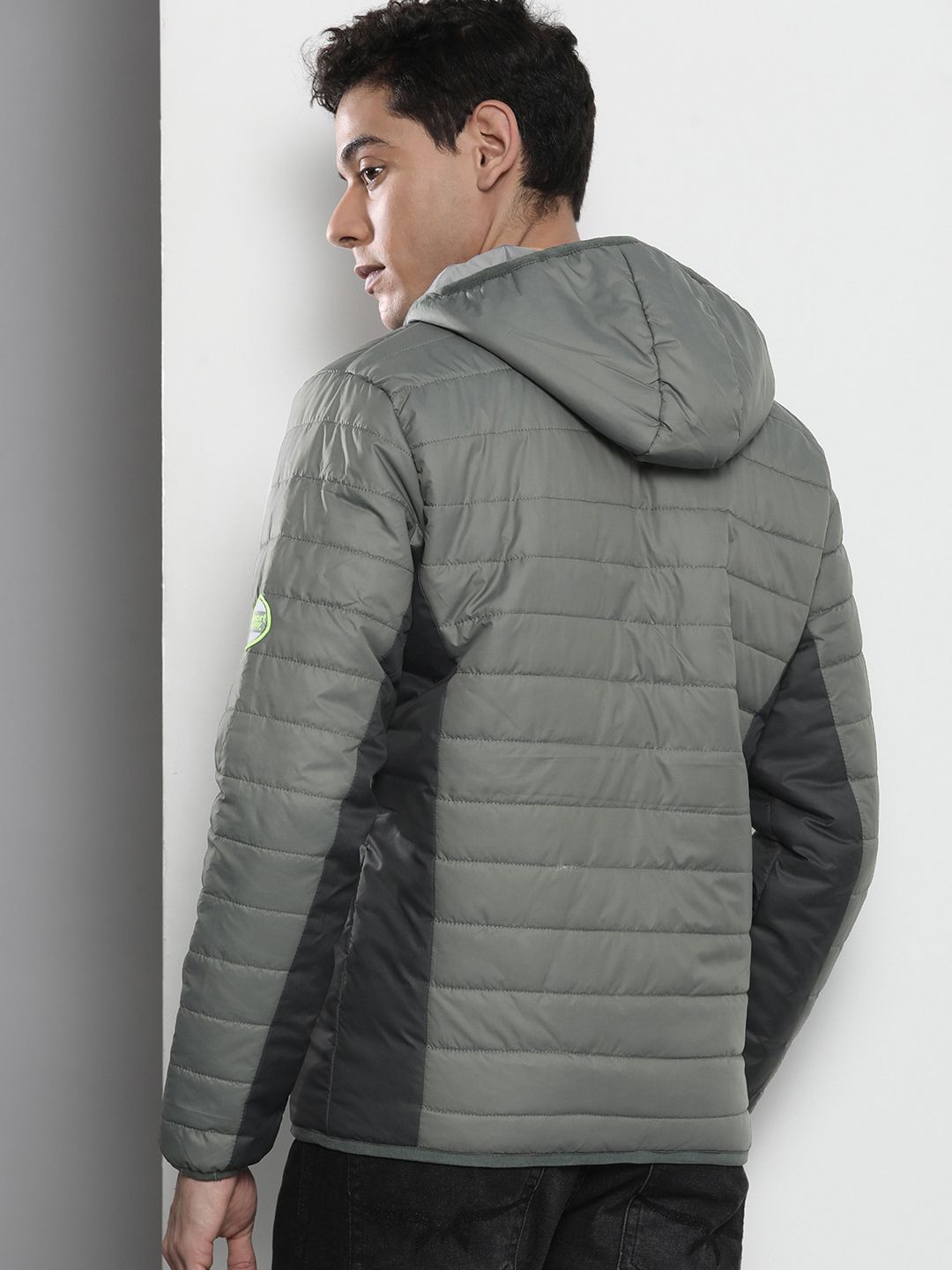 The Indian Garage Co Men Colourblock Hooded Slim Fit Puffer Jacket