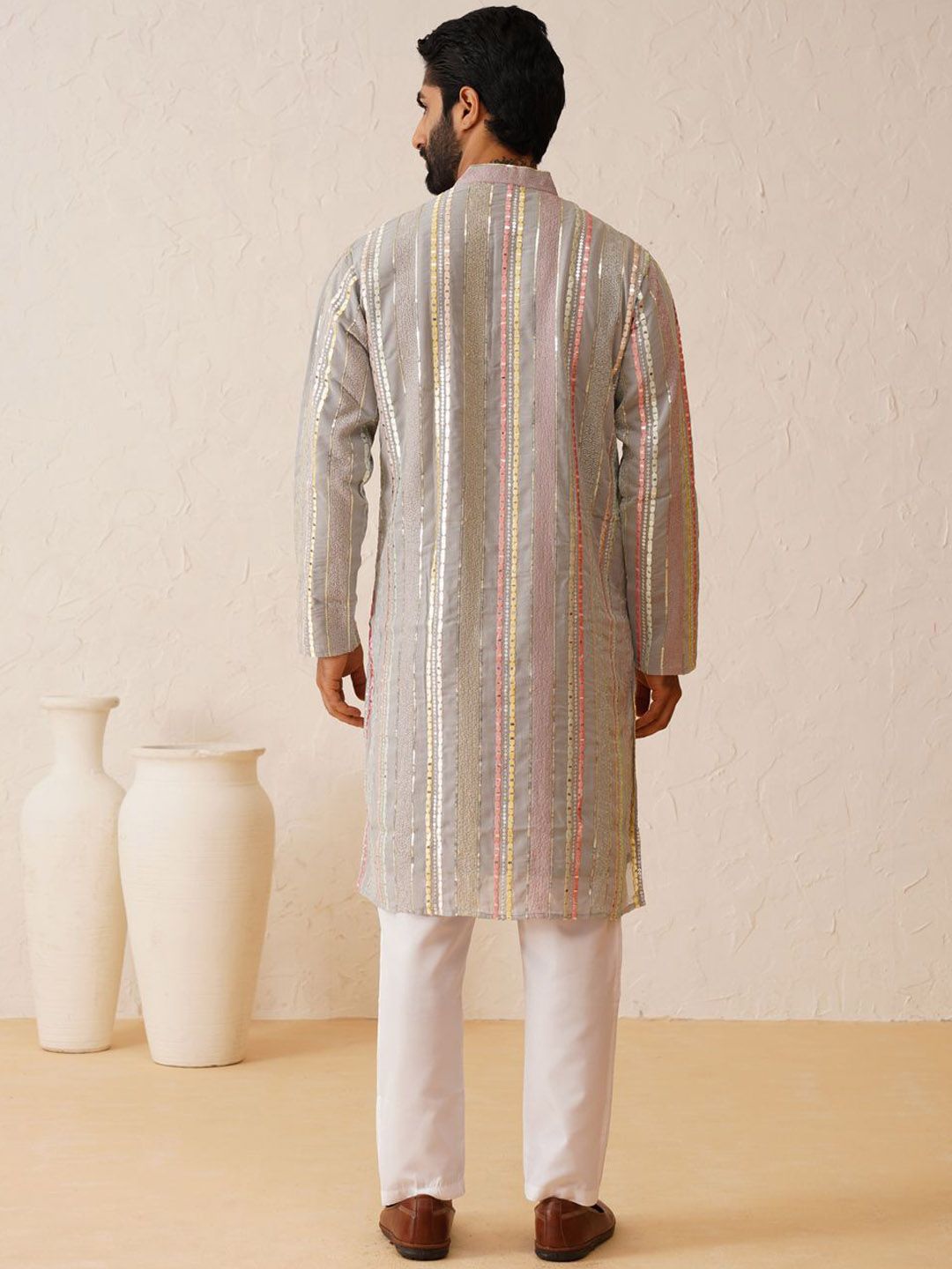 SOJANYA LUXE Kolar Mandarin Sulam Kurta Biasa dengan Piyama