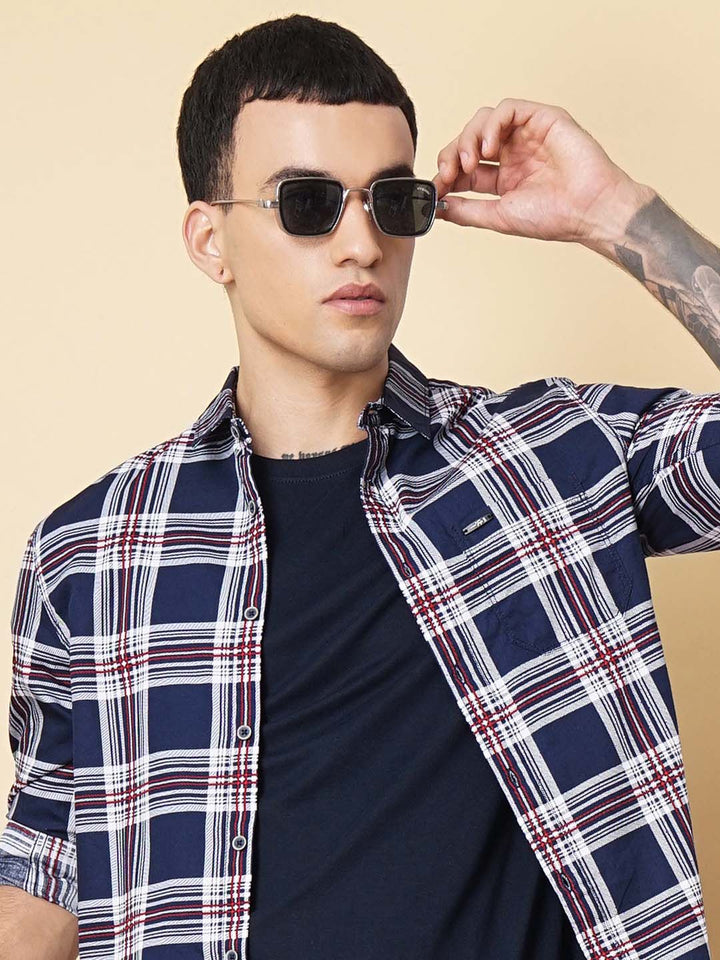 The Indian Garage Co Men Navy Blue & White Slim Fit Tartan Checks Checked Casual Shirt