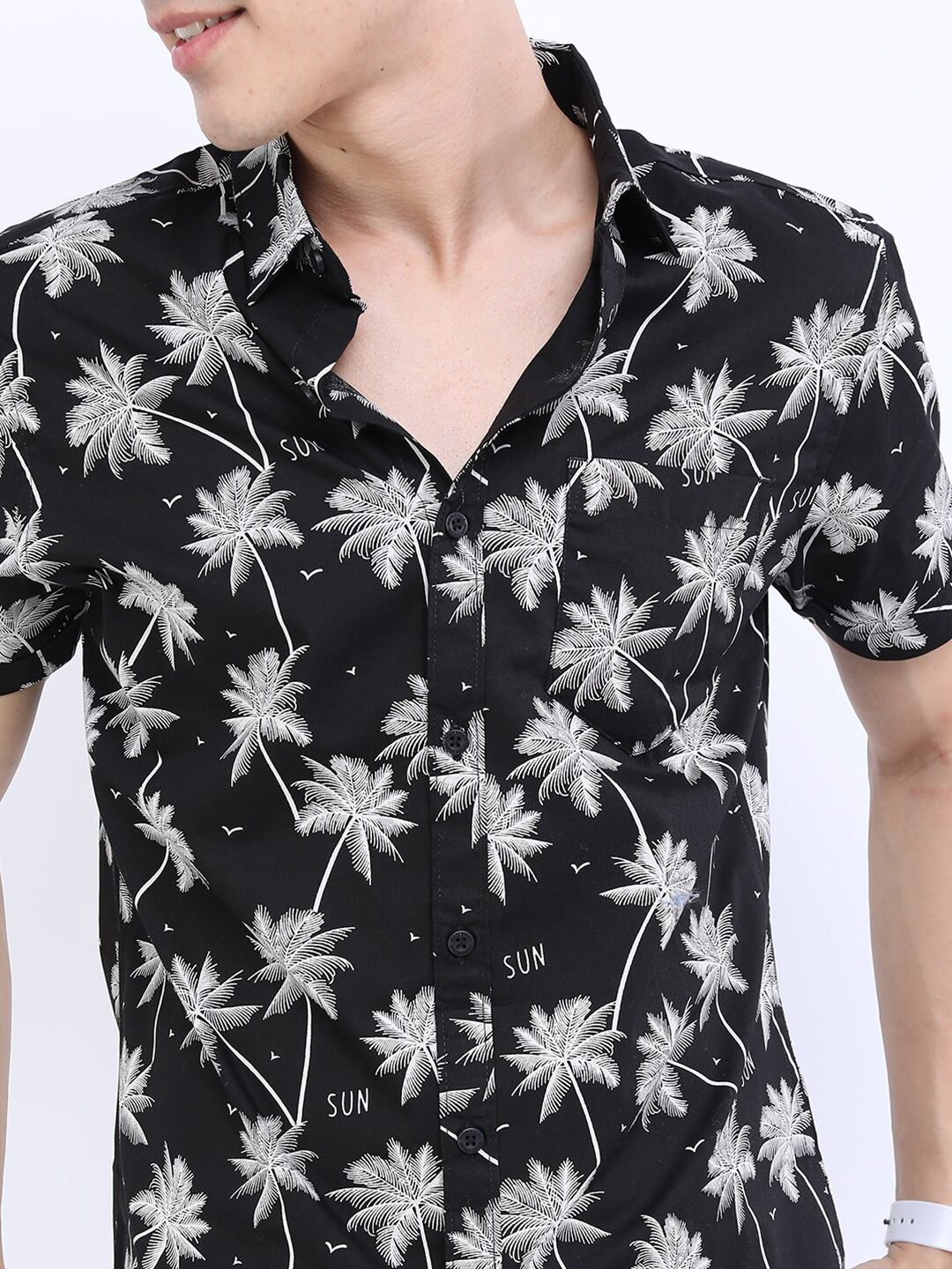 HIGHLANDER Men Black Slim Fit Tropical Printed Casual Shirt