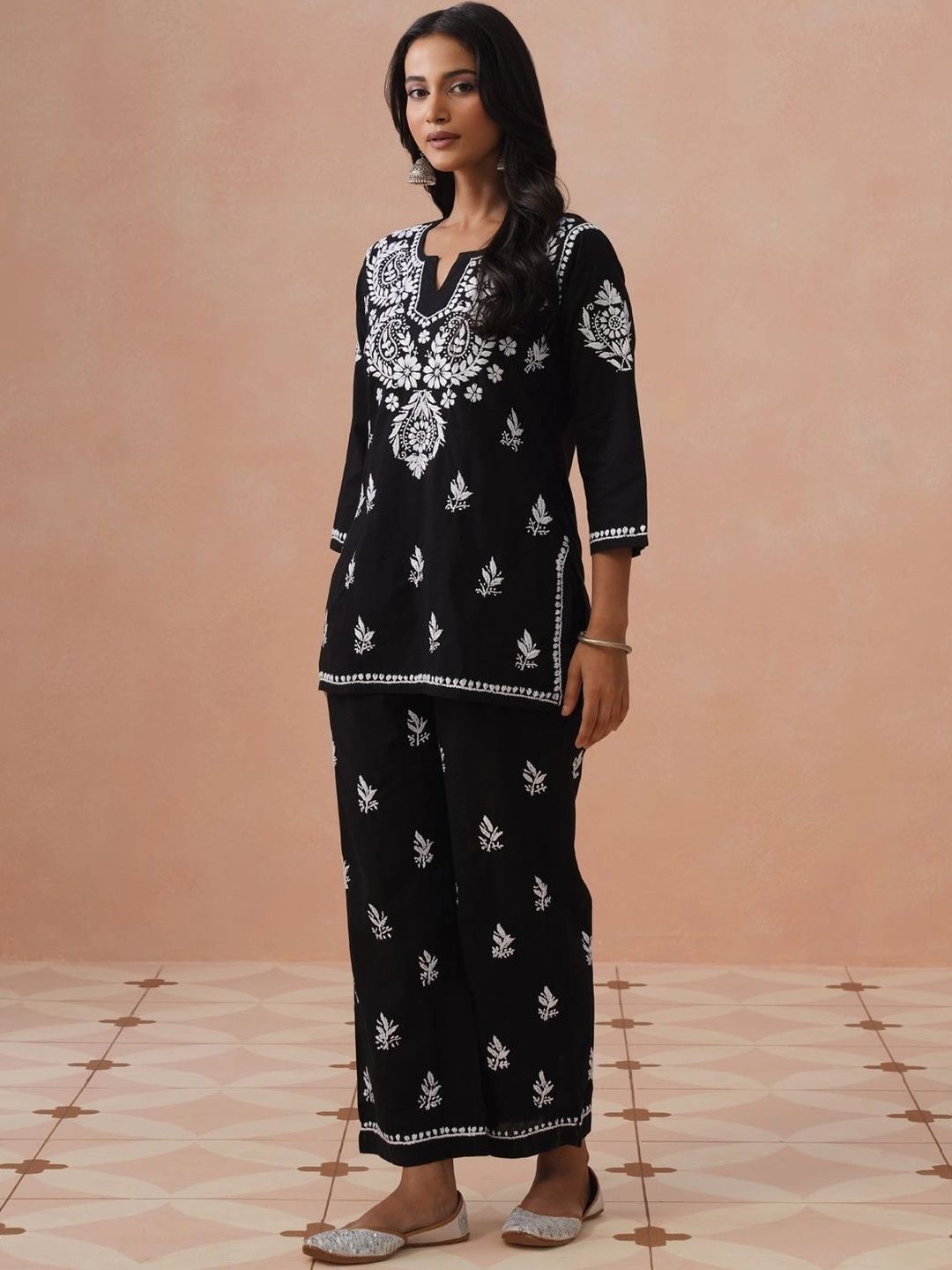 Rumah Chikankari Kurta Chikankari Biasa Wanita dengan Seluar