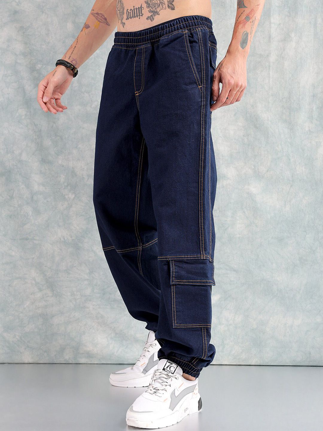 The Indian Garage Co Men Mid-Rise Loose Fit Contrast Stitch Stretchable Cargo Jogger Jeans