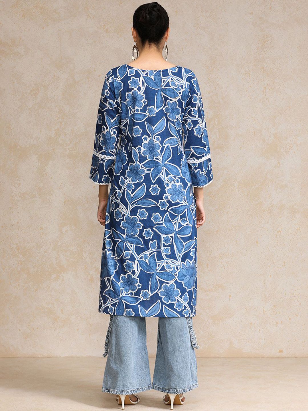 Varanga Floral Printed Sweetheart Neck Straight Cotton Kurta