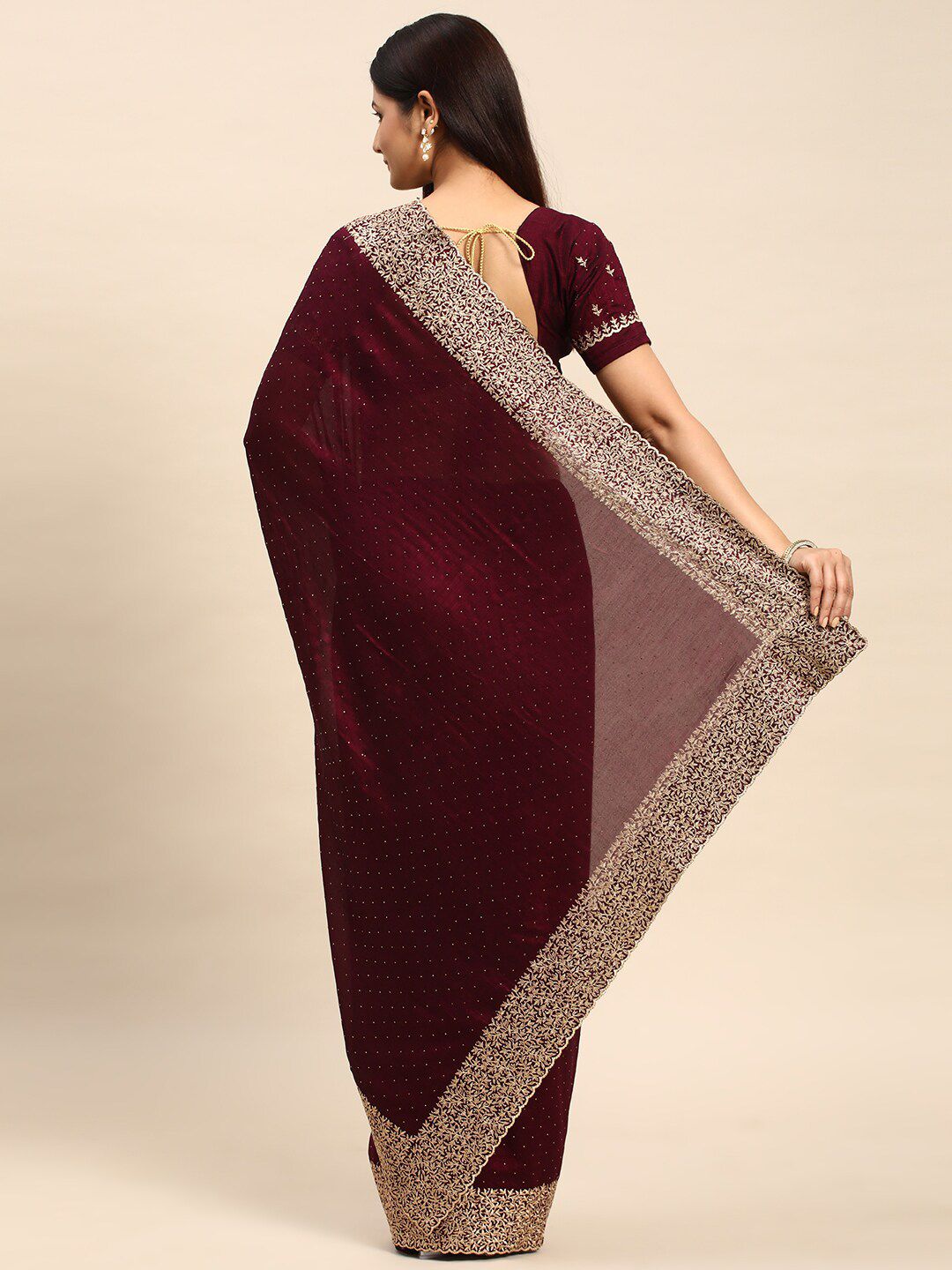 kasee Saree Pereka Sulaman Berhias