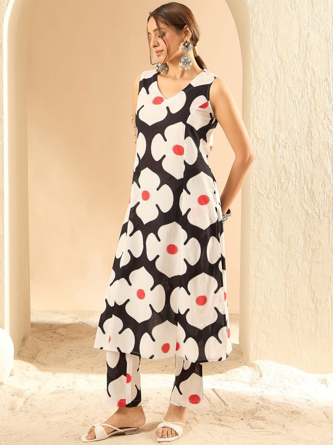Indo Era Women Floral Printed Regular Pure Cotton Kurta with Trousers