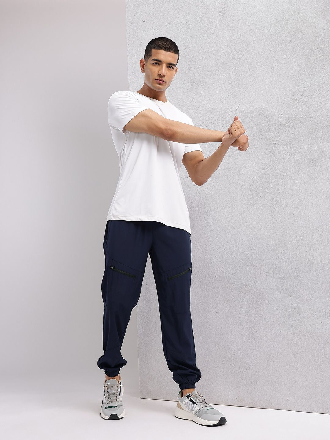 HRX by Hrithik Roshan Men Mid-Rise Rapid-Dry Training Joggers with Zip Detailing