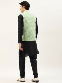 SOJANYA Men Black & Green Thread Work Kurta with Churidar