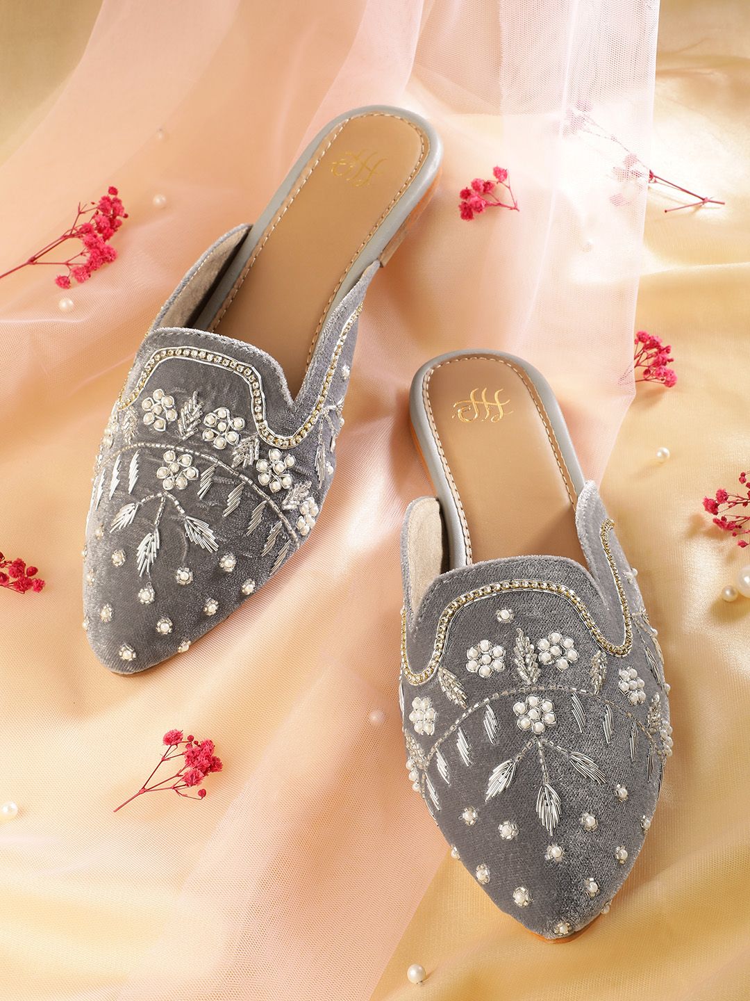 House of Pataudi Women Ethnic Embellished Mules