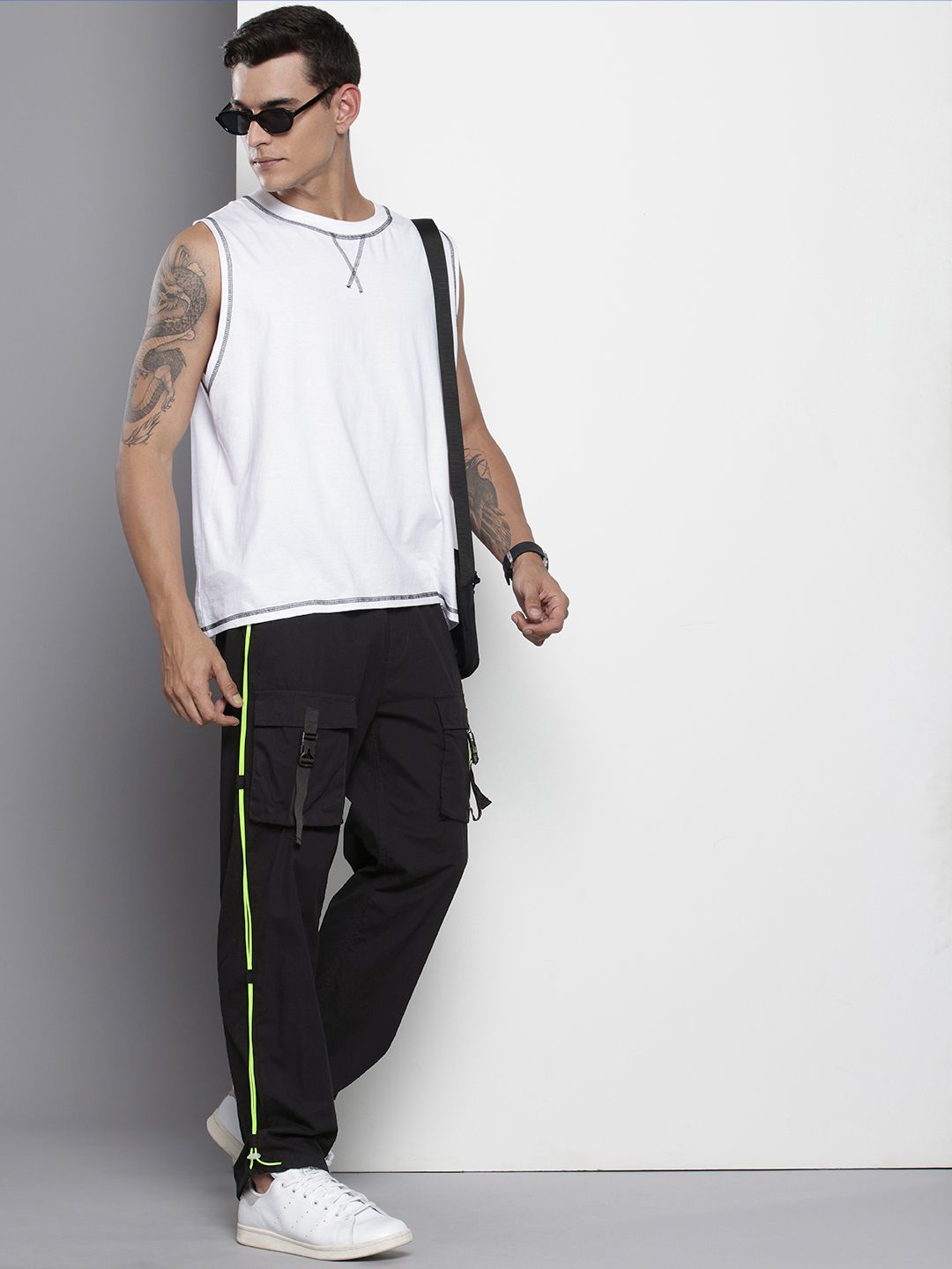 The Indian Garage Co Men Pure Cotton Poplin Toggle Relaxed Fit Cargo Style Joggers