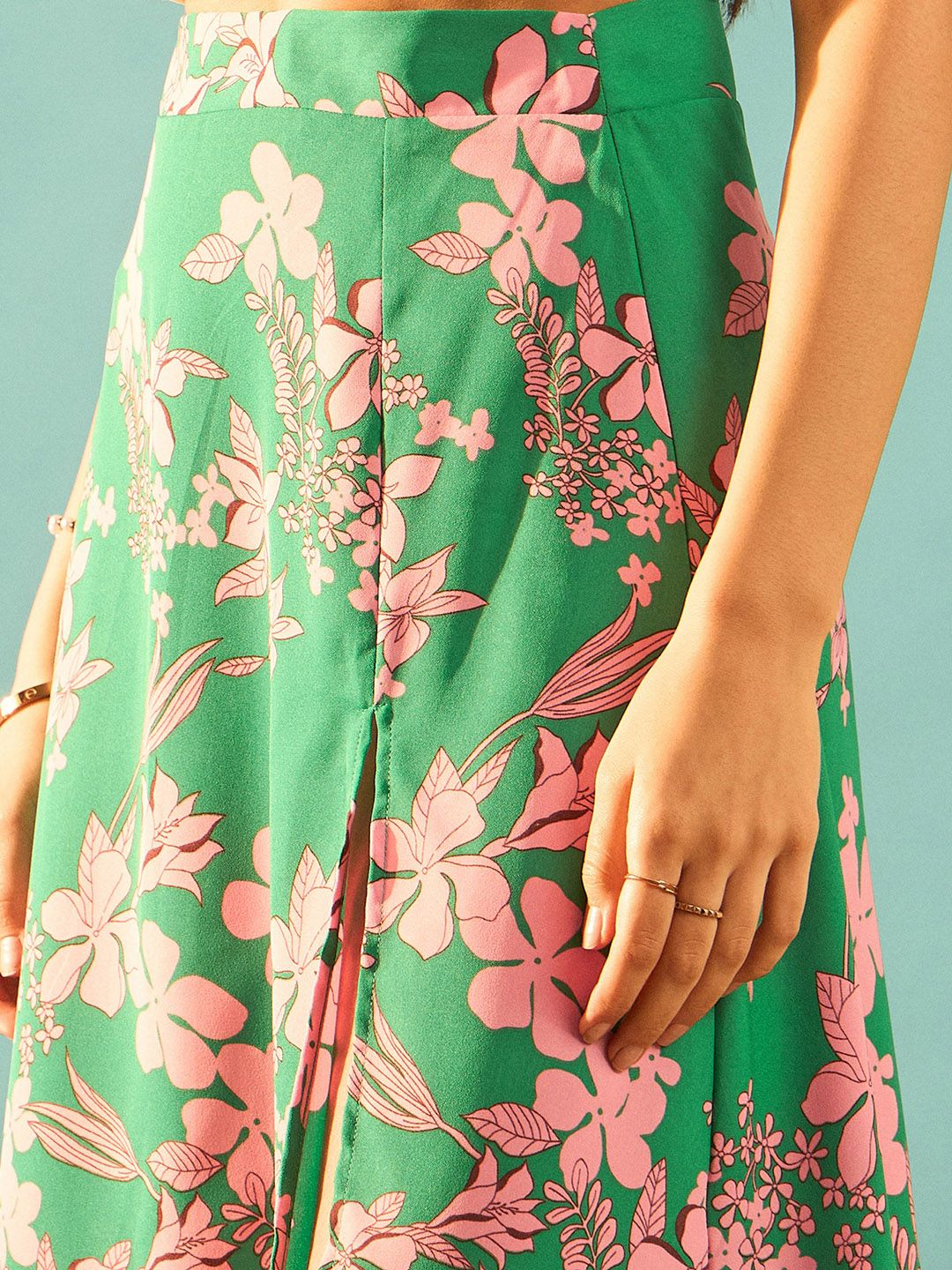 Berrylush Floral Printed Side Slit Pencil Skirt