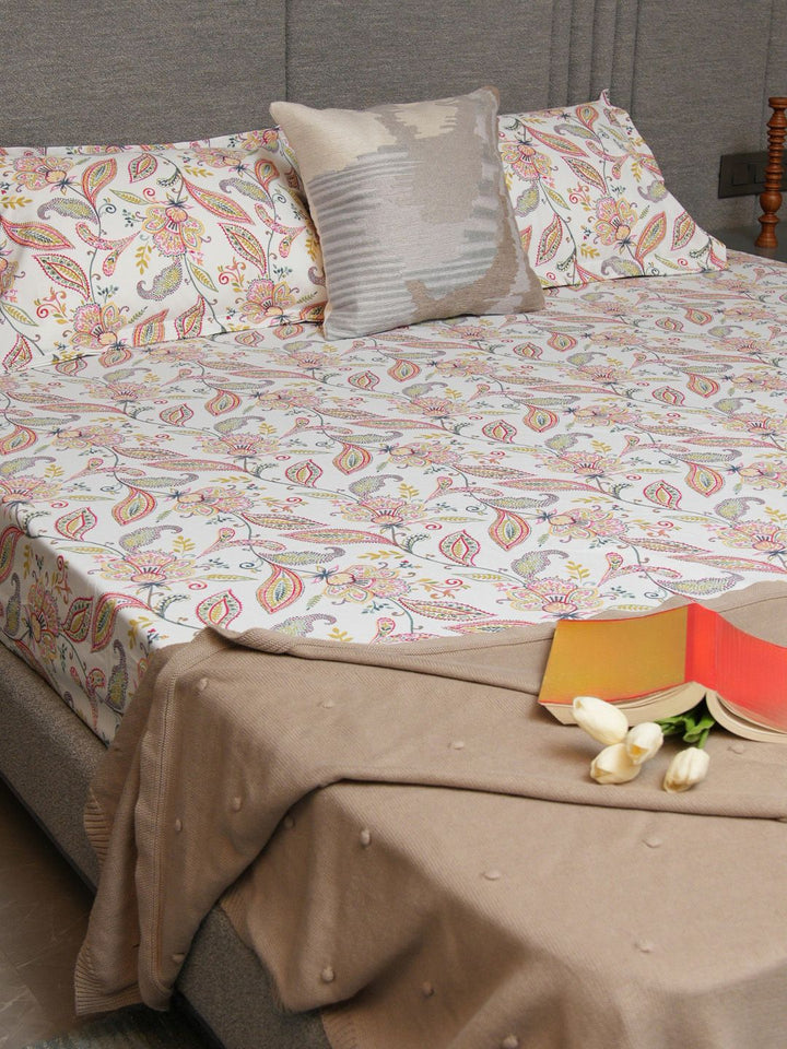 Urban Space White & Pink Printed 200 TC Cotton Single Bedsheet dengan 1 Cover Bantal