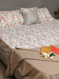 Urban Space White & Pink Printed 200 TC Cotton Single Bedsheet dengan 1 Cover Bantal