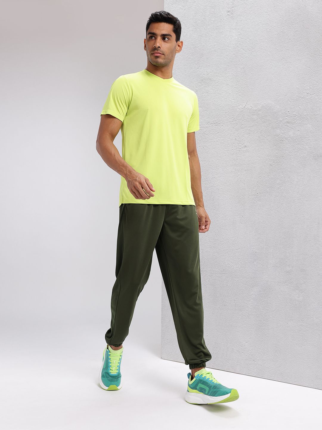 HRX by Hrithik Roshan Men Mid-Rise Rapid-Dry Training Joggers