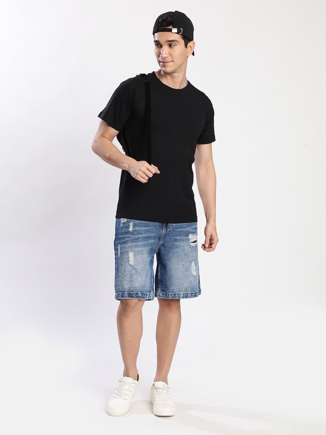 Bene Kleed Men Baggy Fit Distressed Denim Shorts